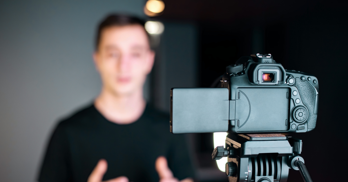 Finfluencer und Investment-Angebote auf Social Media: Finanzbildung oder Finanzfalle?